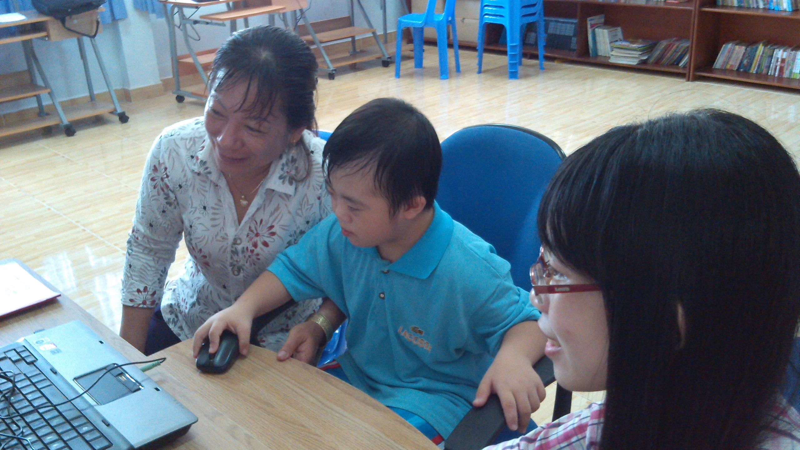 Tập huấn sử dụng DoudouLinux cho trẻ khuyết tật tại TT Bảo trợ trẻ em Long Hải, 2015