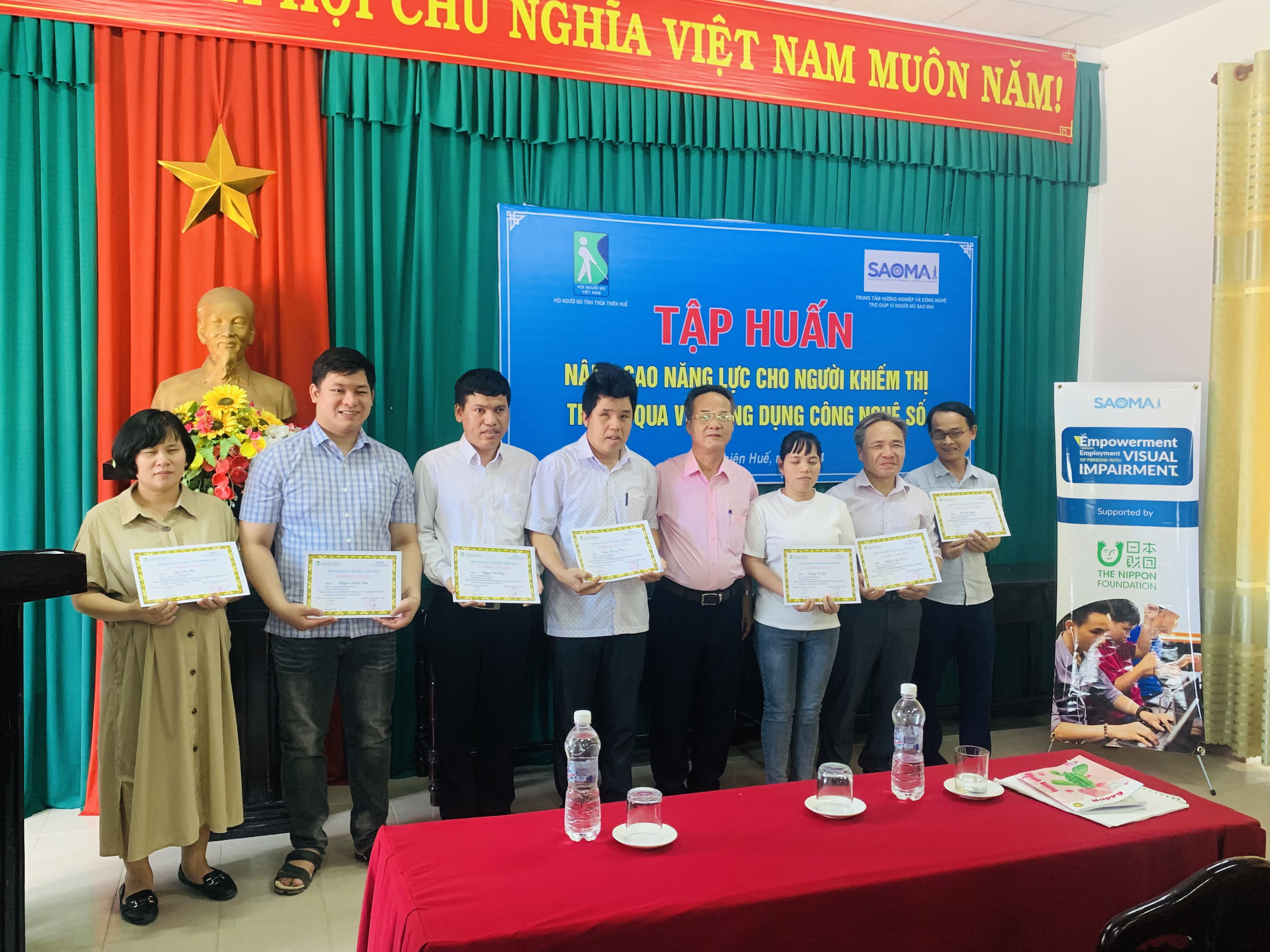 Photo of students receiving certificates at the training course in Hue - May 2024