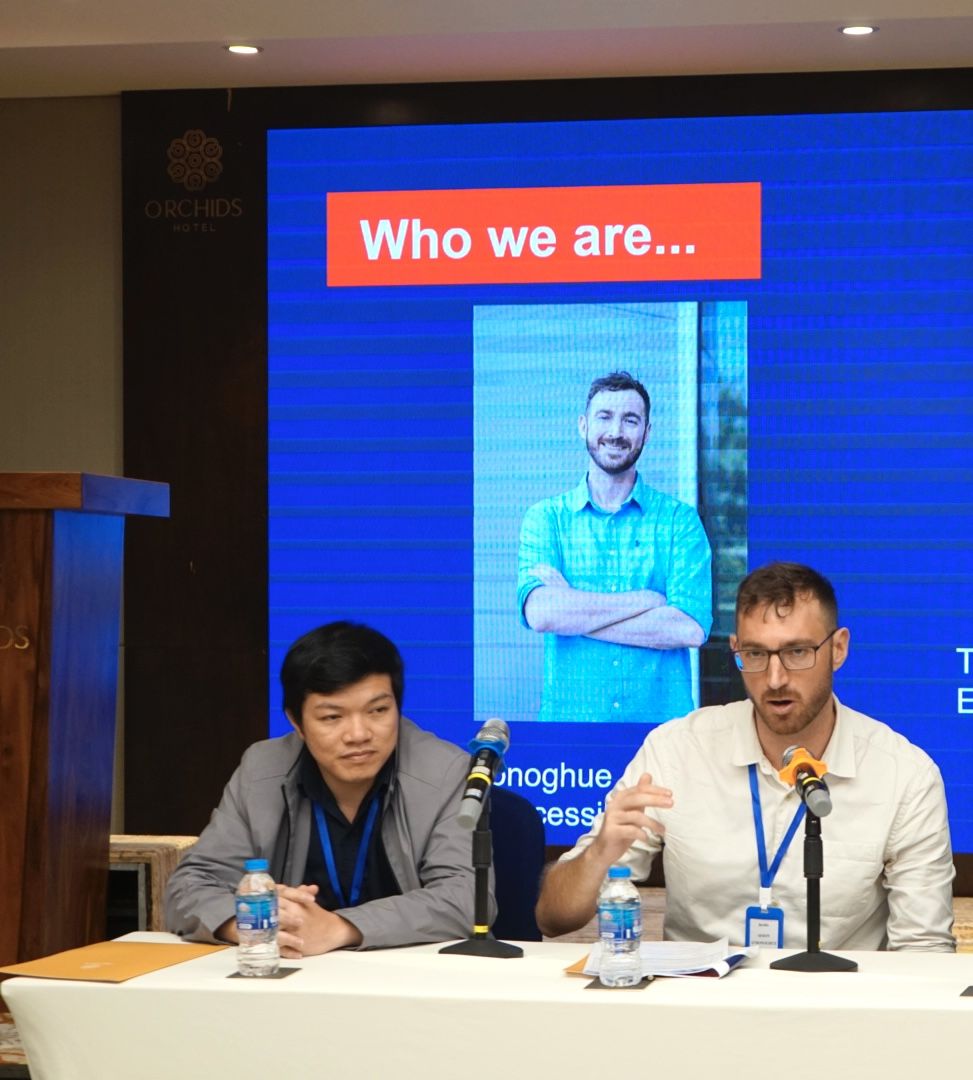 Speakers Simon and Nguyễn Minh Tuấn