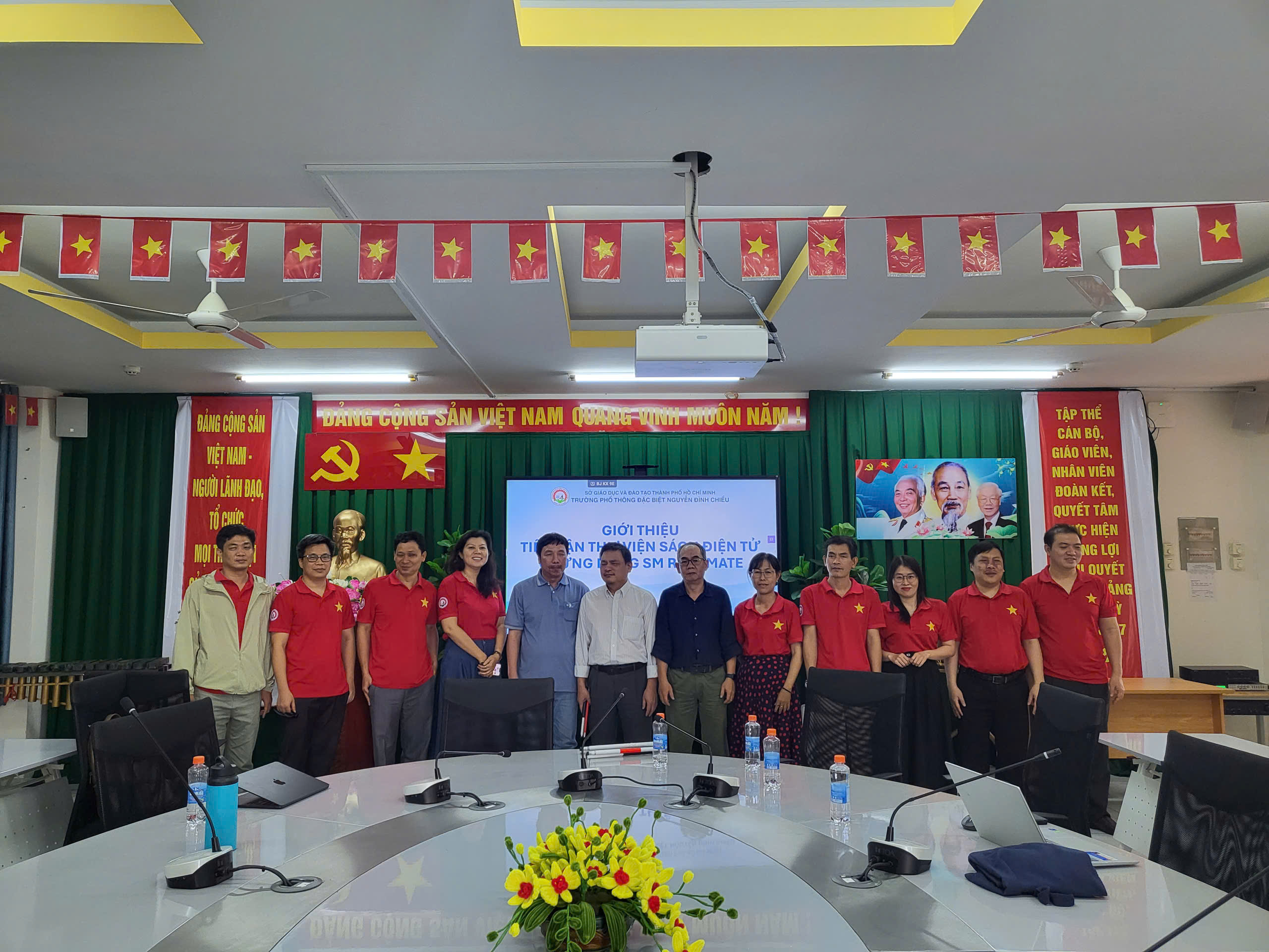 Các thầy cô trường Phổ thông Đặc biệt Nguyễn Đình Chiểu