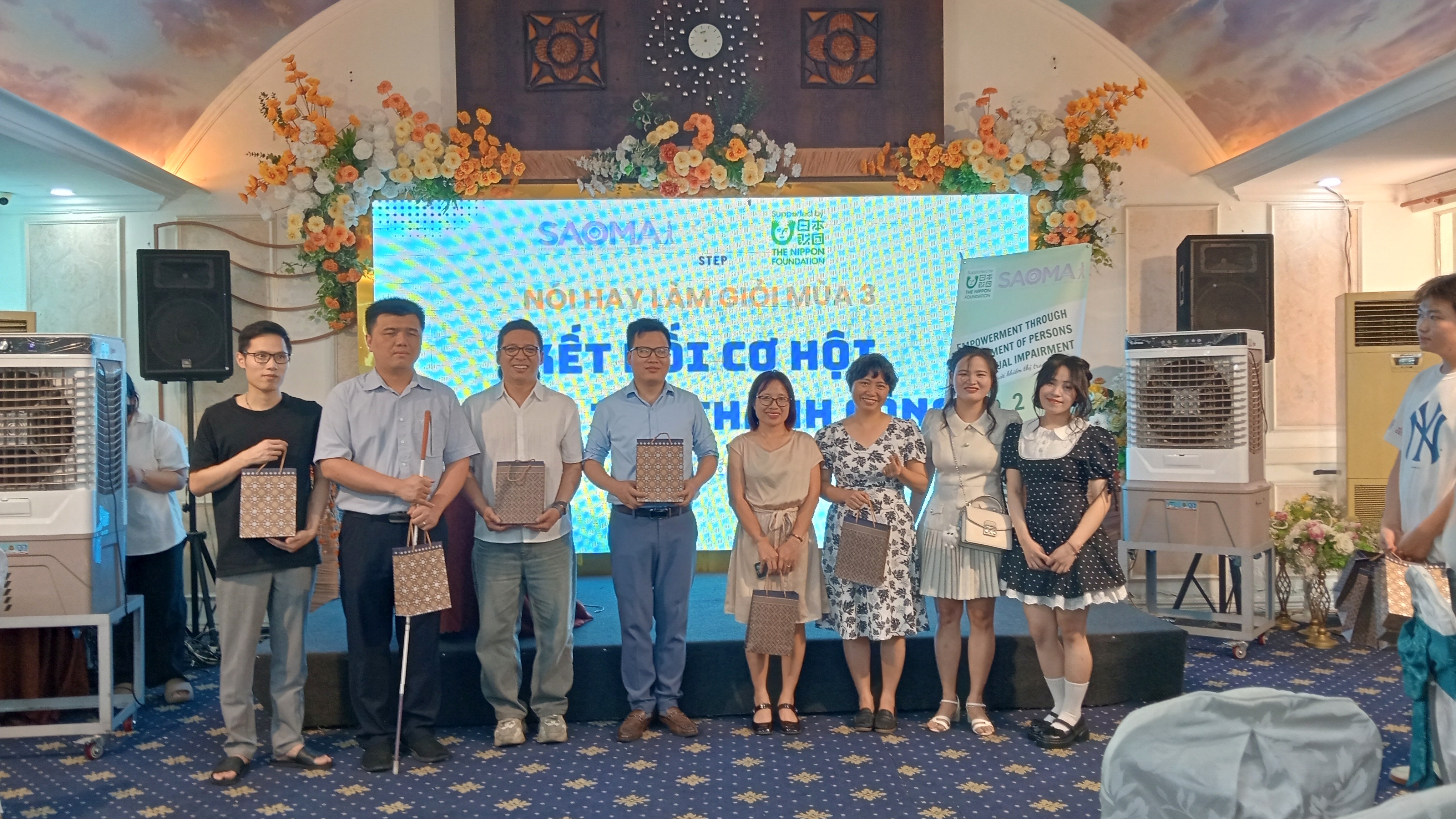 Các đại biểu và người tham dự