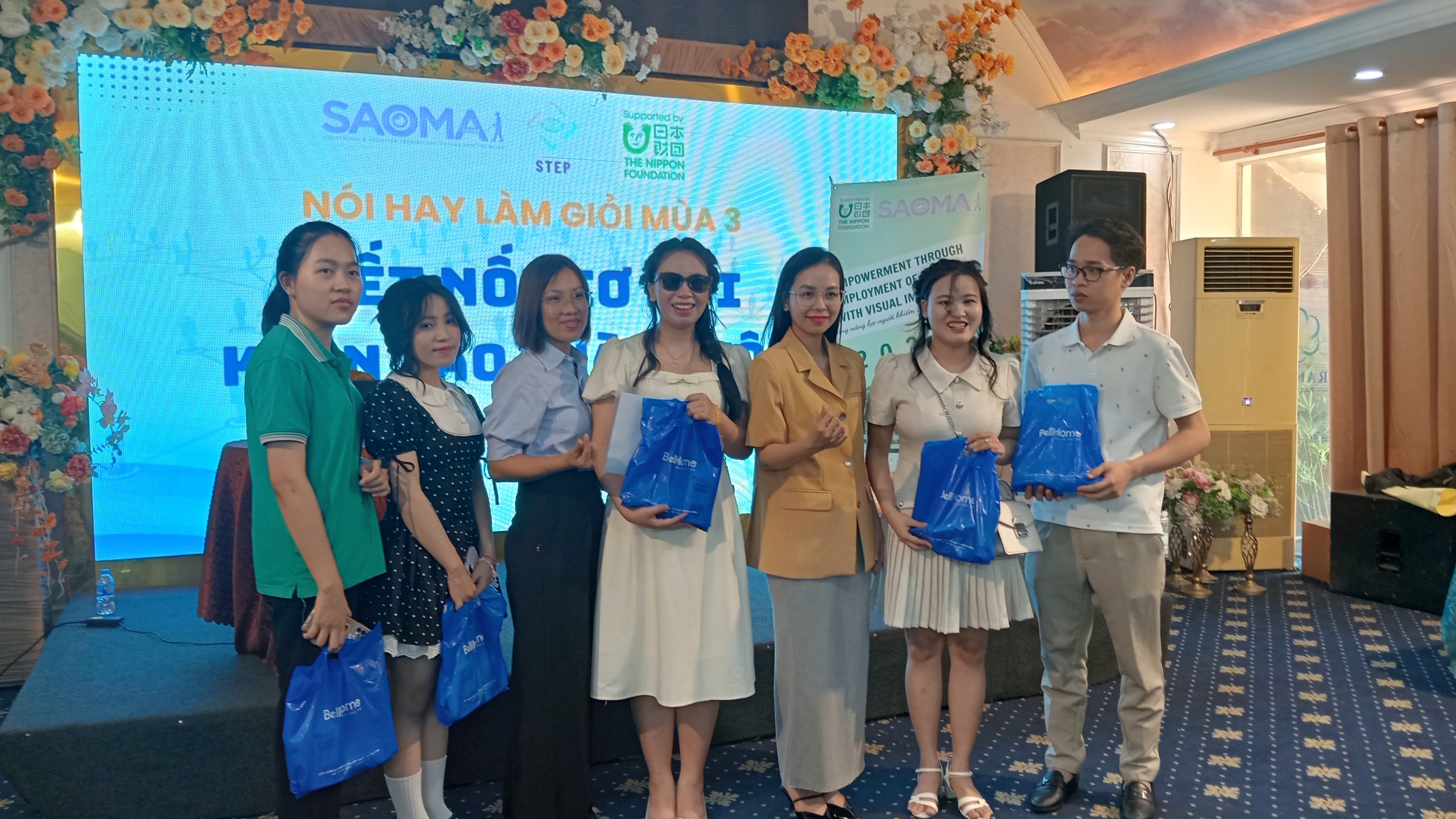 Các đại biểu và người tham dự
