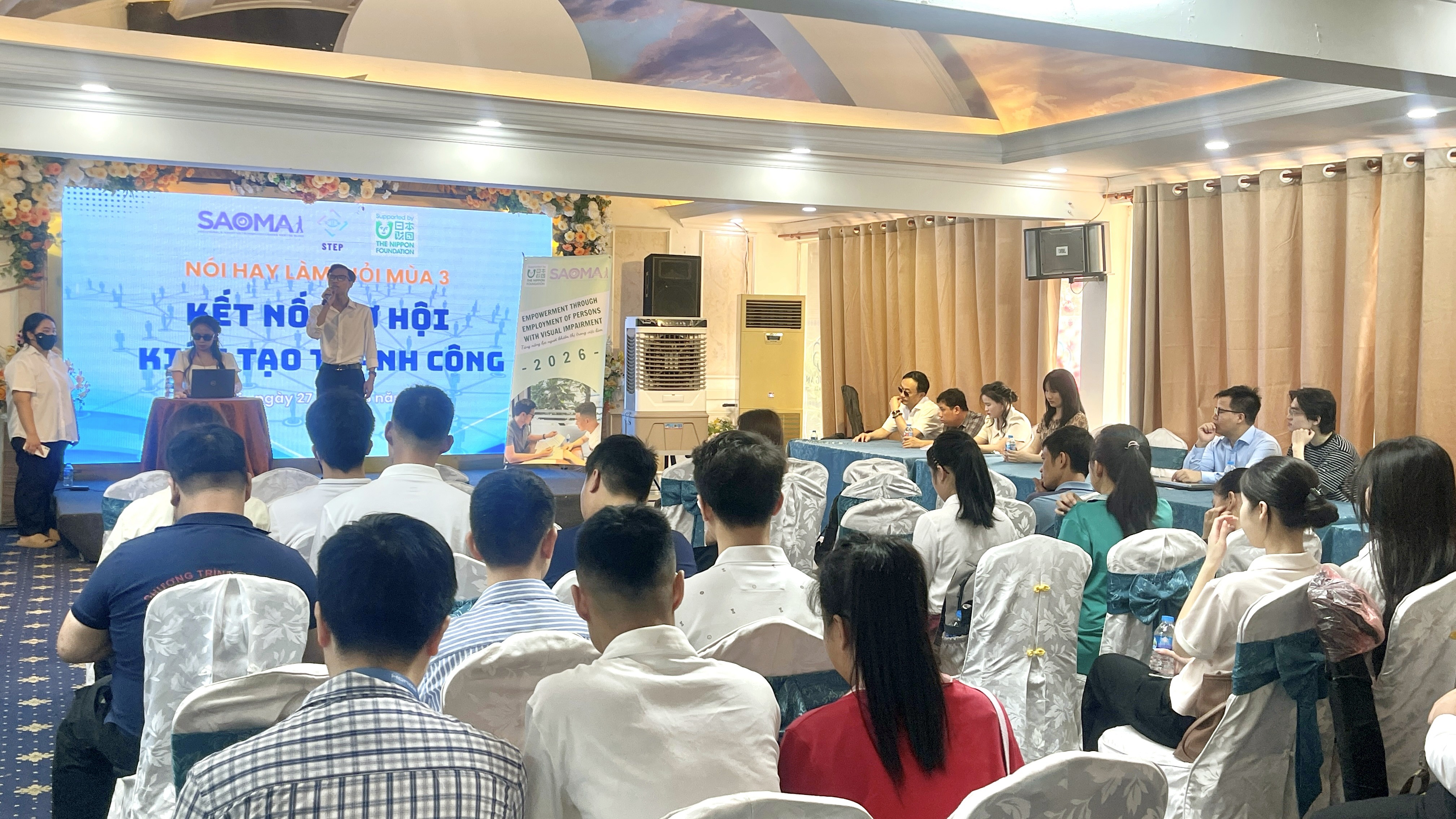 Các đại biểu và người tham dự