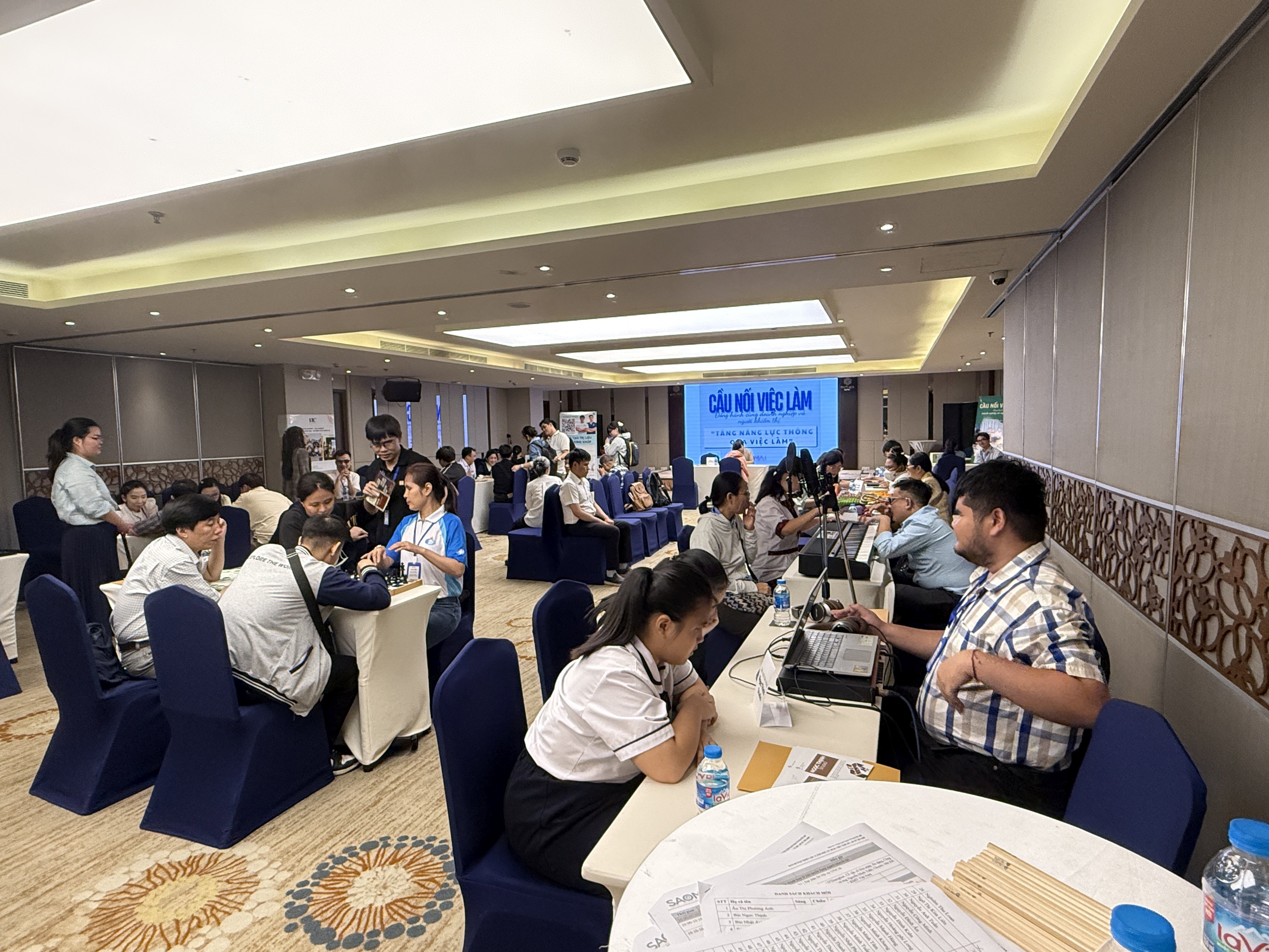 Hội chợ việc làm